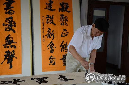 书法家李俊峰心系云南鲁甸灾区 捐赠书画作品