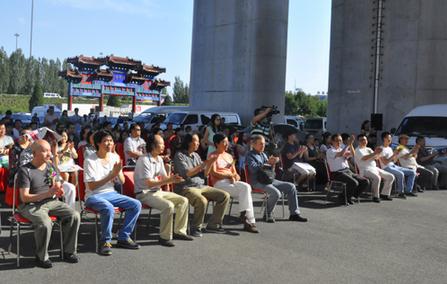 ��·���й��ͻ�������Ʒչ�ھ���Ļ����ͼ��