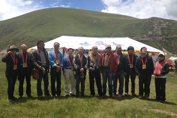 中国美协组织全国美术名家赴青海玉树采风