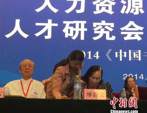 �й��黭�˲ŷ�չ���ֻ��ھ��ٰ�