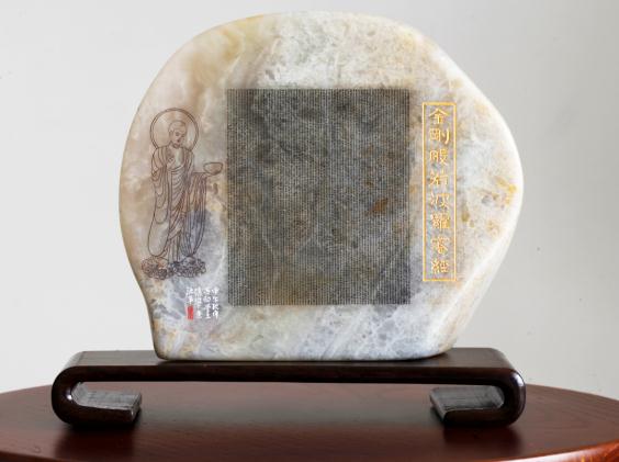 微中藏世界,石上谱华章——张学东平刀微刻