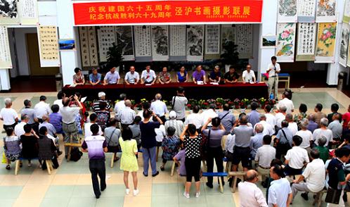 �������ؾٰ������黭��Ӱ��չ