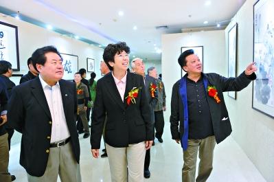 126�������������ھ����Ǿٰ��黭��Ʒչ