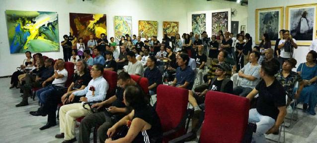 �й���Ұ������Ⱥ��Ա��Ʒ����չ�ڶ����ھ���Ļ