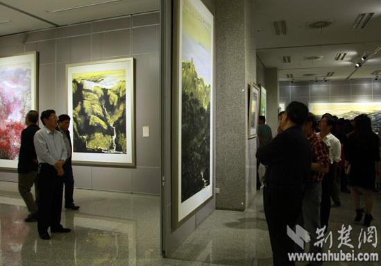董继宁百件山水画作品亮相湖北图书馆