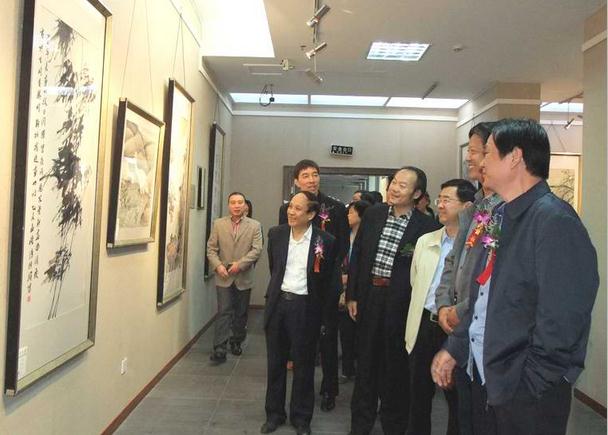 郑州市第一届花鸟画作品展在郑州开展