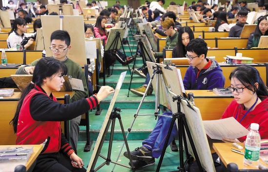 艺考人数连降两年 画室培训或现招生危机