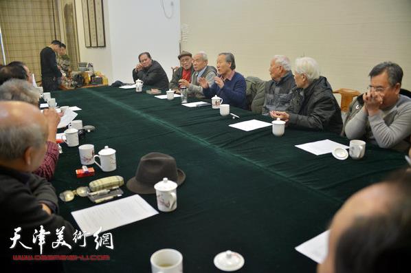 图为天津美协山水画专委会工作会议现场。