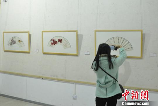 广西学院派书画名家集中展示“扇面作品”