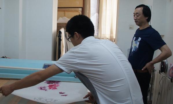 北京见证:手工装裱也能“立等可取”