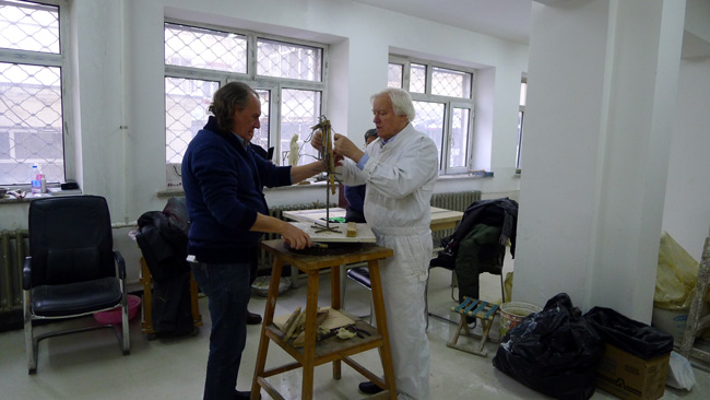 圣彼得堡美协主席、原列宾美院院长、著名雕塑家查尔金为于志学雕塑肖像