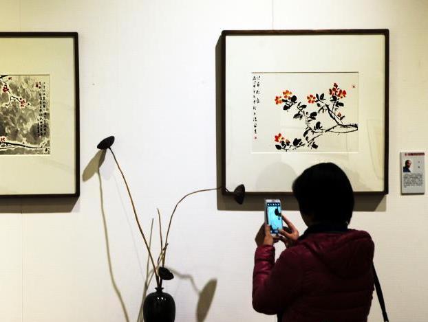 ɢ���������黭СƷչ�ھ���Ļ