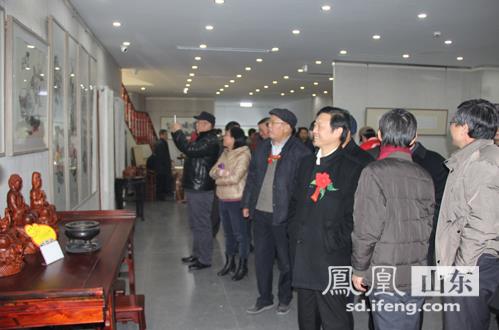 �ú�ī�ϡ������黭չɽ��������Ļ