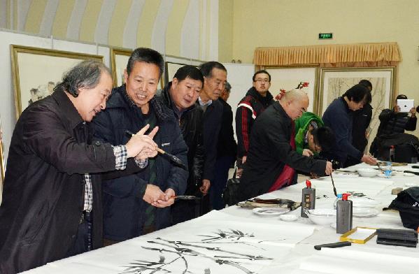 天津美术家协会主席团成员进行慰问活动