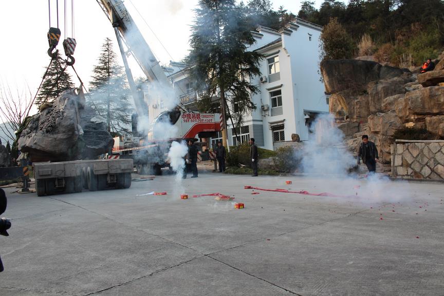 一百二十余吨巨型端砚落户黄山于志学艺术园