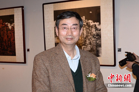 �ϸ��й���չ�ڱ�����Ļ