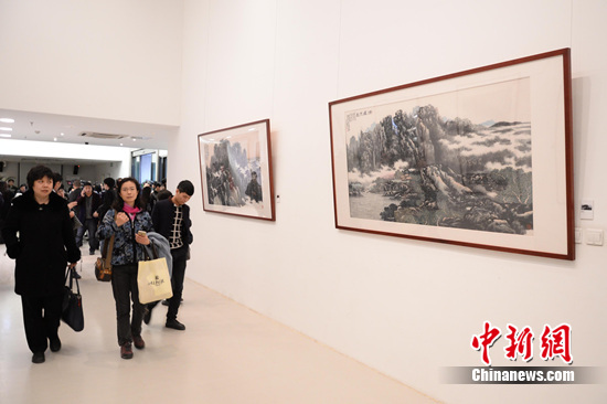 �ϸ��й���չ�ڱ�����Ļ