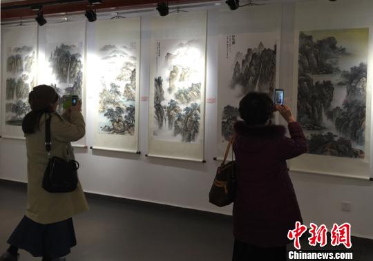 台湾书画家作品观摩展江苏“中国第一水乡”启幕