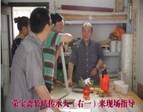 高松:用“手工机裱”将书画装裱传承到底