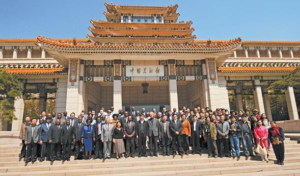 ��ʮ�߽��·��չչ�֡�һ��һ·�������߷��