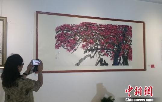 黄永玉弟子毛光辉长沙办画展 彩墨推介大湘西