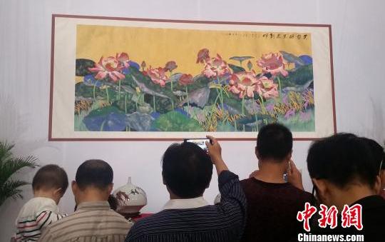 黄永玉弟子毛光辉长沙办画展 彩墨推介大湘西