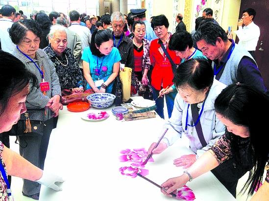 �ƺ�����Ͽ �������������黭չ��Ļ