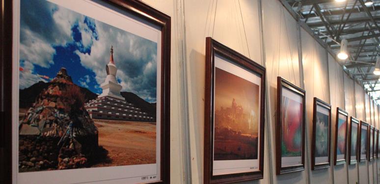 三千幅佛教文化艺术书画摄影作品亮相昆明