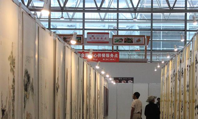 三千幅佛教文化艺术书画摄影作品亮相昆明