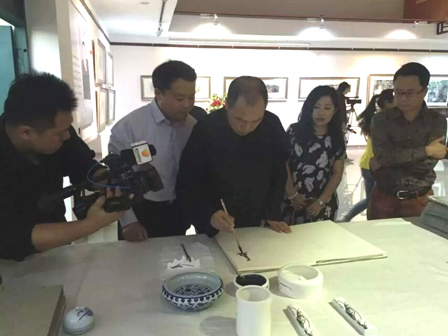 丹青丰碑一卢禹舜中国画邀请展开幕式现场