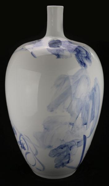 史乙成:把心境幻化为一件美丽的青花瓷作品