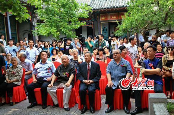 �������´�д�⻭չɽ��������Ļ