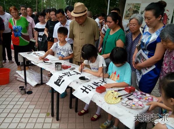 河南郑州:“孝文化进社区”宣传月活动正式启动