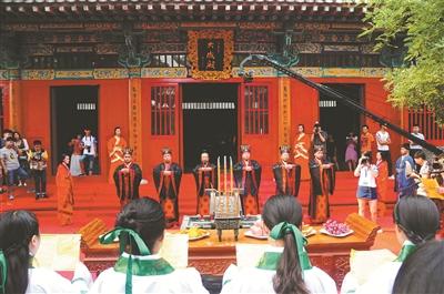 �ӱ�����ѧԺ���з¹ű�ҵ���� ʦ���Դ�����