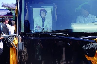 ǧ��ͷ����ñ�ڰ˱�ɽĬĬ�ͱ��ξ�������