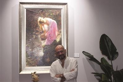 ���Ե��к�άɭ��������Ʒչ������Ļ