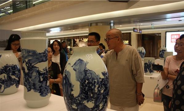 ����ǰ���λ������ˮī��������չ��26����Ļ