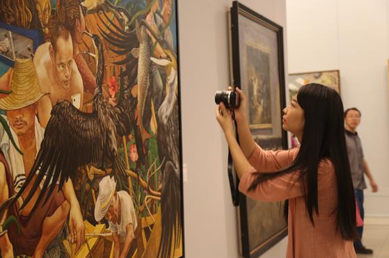 第二届中国青年油画作品展亮相中国美术馆