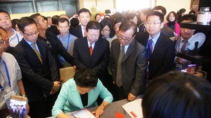 紫砂文化走进“一带一路”(组图)