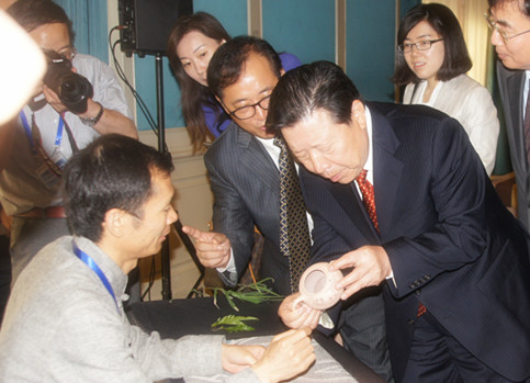 紫砂文化走进“一带一路”(组图)