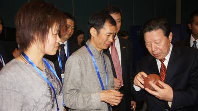 紫砂文化走进“一带一路”(组图)