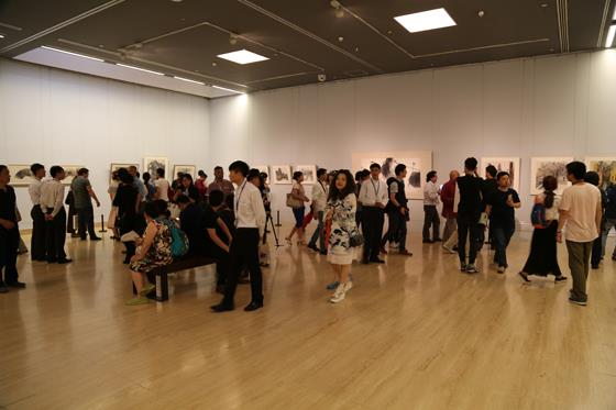 黄阿忠162幅绘画作品亮相中国美术馆