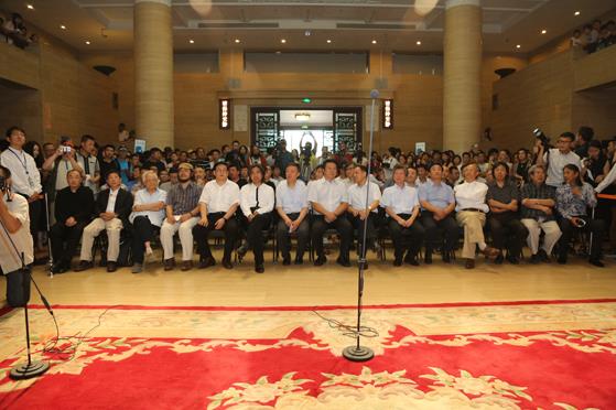 殷小烽作品展亮相中国美术馆