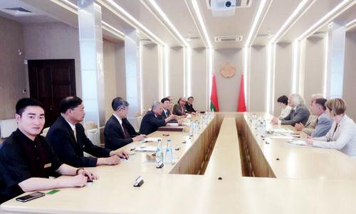 王余根应邀到白俄罗斯进行文化交流