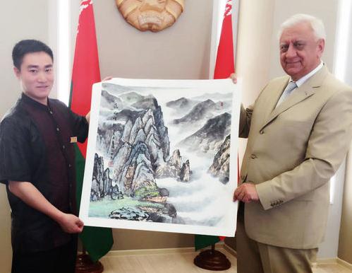 王余根应邀到白俄罗斯进行文化交流