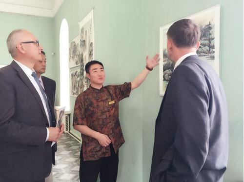 王余根应邀到白俄罗斯进行文化交流