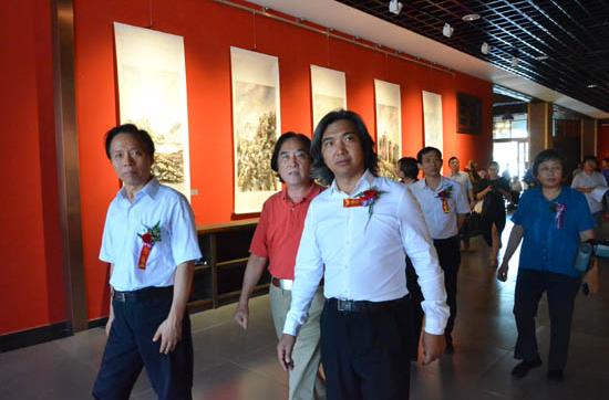 ���������������� ������ƽ����չ�ھ���Ļ