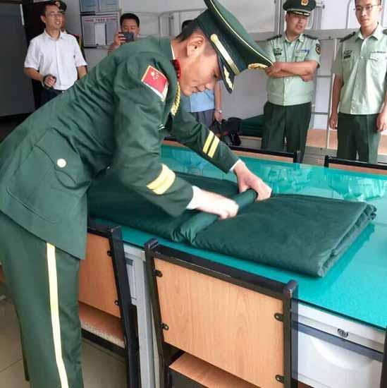 书法家韩宁宁走进“9.3”参阅部队,慰问最可爱的人
