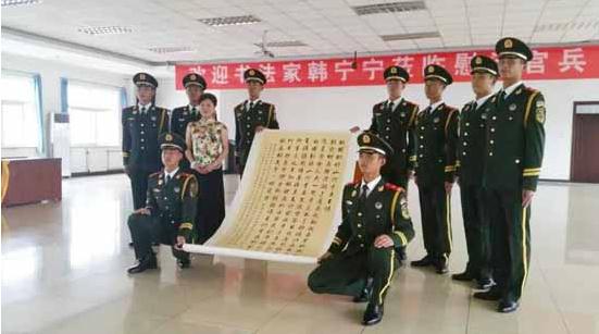 书法家韩宁宁走进“9.3”参阅部队,慰问最可爱的人