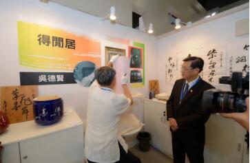 波光粼粼赏西湖秋景 白马湖畔展工艺风华